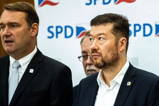 Okamura vyměnil program SPD za limuzínu a 308 tisíc měsíčně - Médium.cz